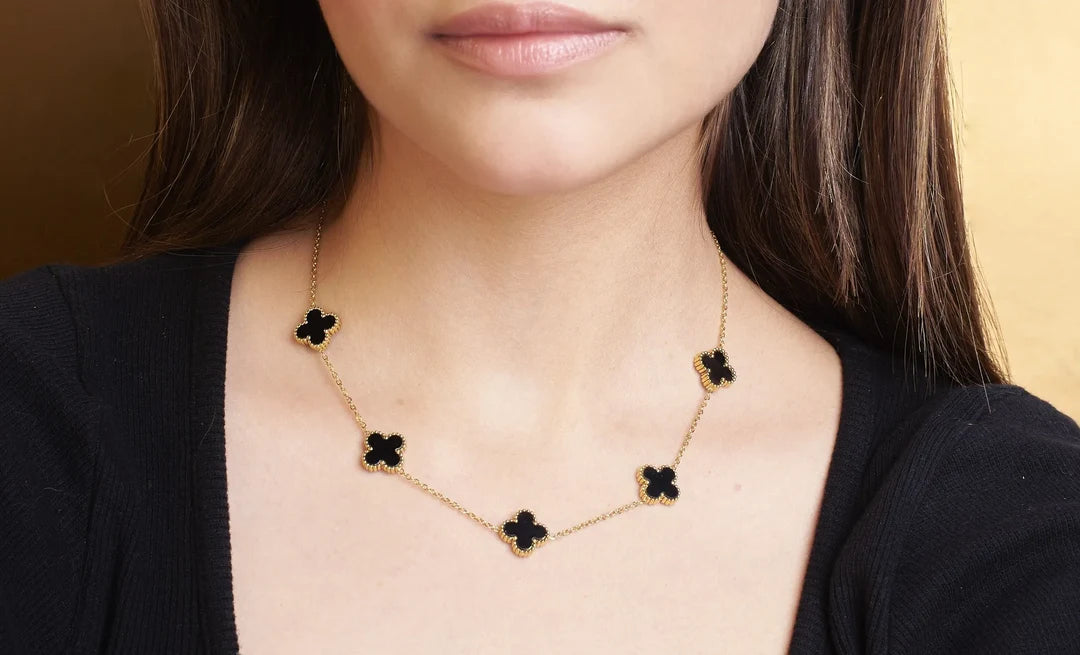 Midnight Aura™ – Elegant Black Pendant Necklace